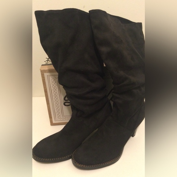 Womenswear Black Slouch Booties - Picture 4 of 7